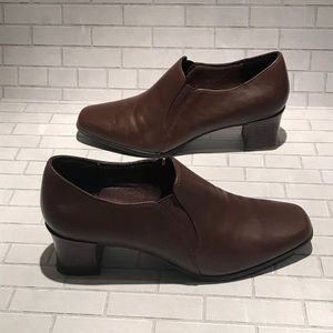 Liz Baker brown leather heeled loafers Marilyn Brown block chunky heel